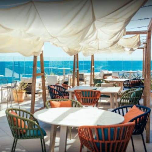 Radio Rooftop ME Sitges Terramar (Only Adults), Sitges