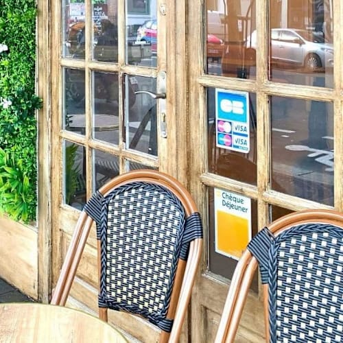 Chez les frangines, Paris