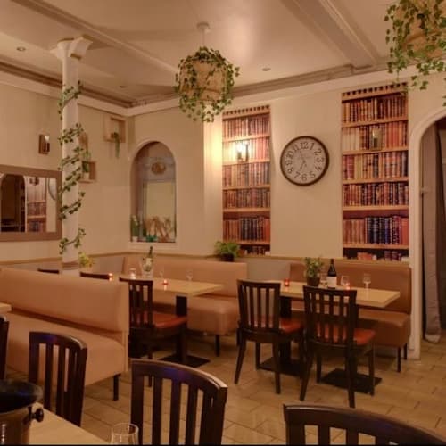 Chez les frangines, Paris