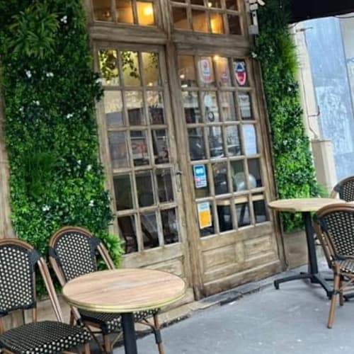 Chez les frangines, Paris