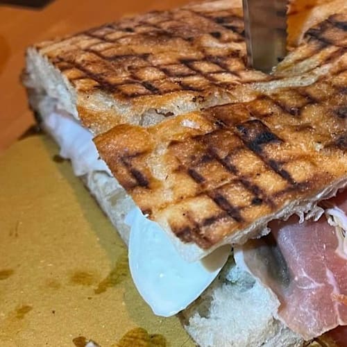 Maremma Maiala, Napoli