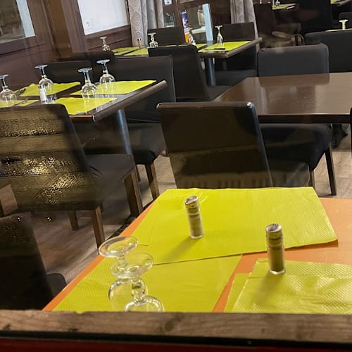 Genas Tandoori, Bron
