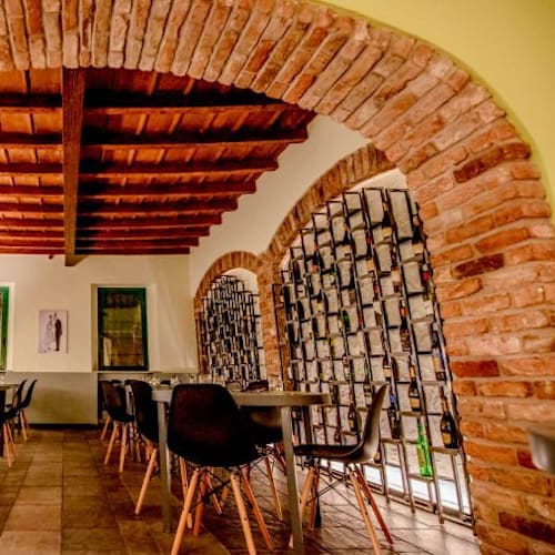 The Wild Rabbit, Bustighera