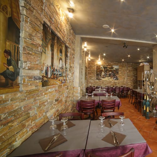 Le Phenicien, Paris