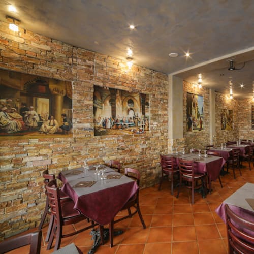 Le Phenicien, Paris