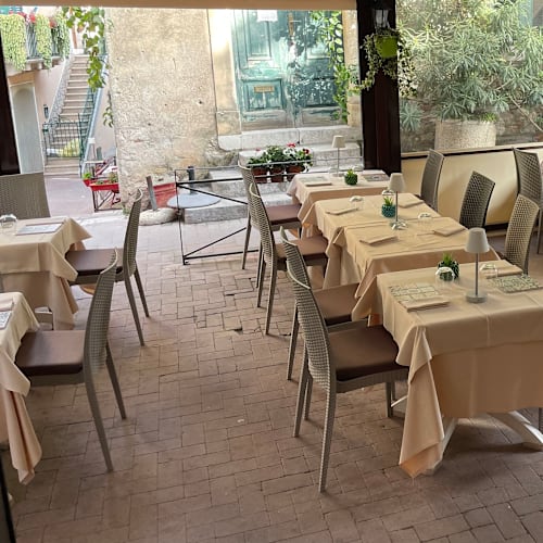 Shelter, Taormina