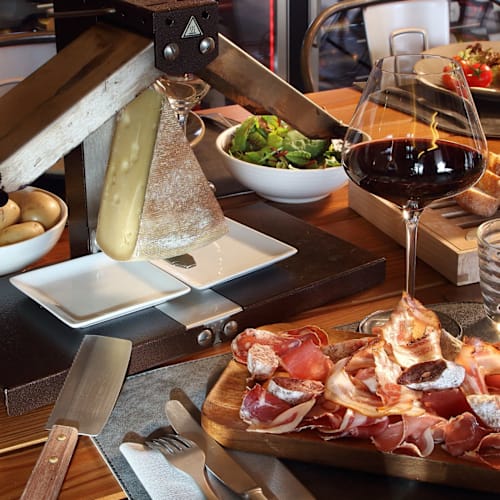 Restaurant La Cave, Spécialités Savoyardes, Les Belleville