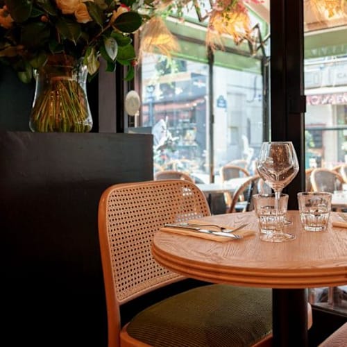 Le Village Café, Paris