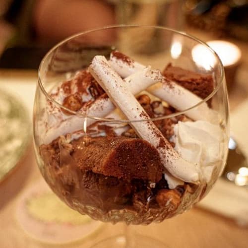 Le Village Café, Paris