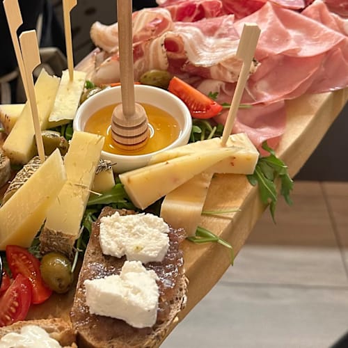 Giù In Cantina, Ferrara
