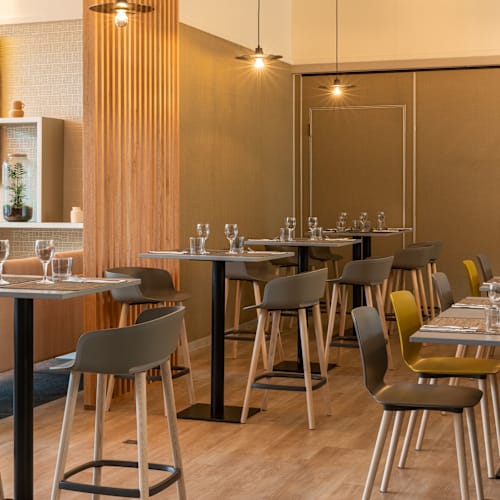 Kitchen & Bar At Courtyard, Saint-Denis