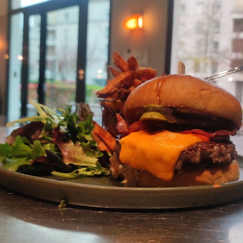 Kitchen & Bar At Courtyard, Saint-Denis