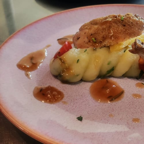 Kitchen & Bar At Courtyard, Saint-Denis