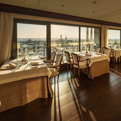 Al-Zagal restaurante panorámico - Hotel Sevilla Center, Sevilla