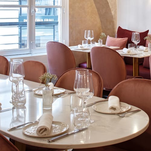 Akabeko, Paris