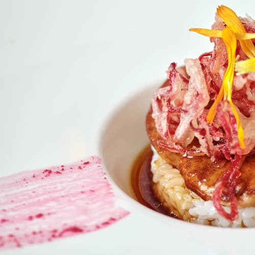 Akabeko, Paris