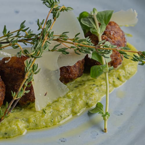 Building Hotel Caserta, Carinaro