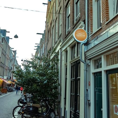 Namche Amsterdam, Amsterdam