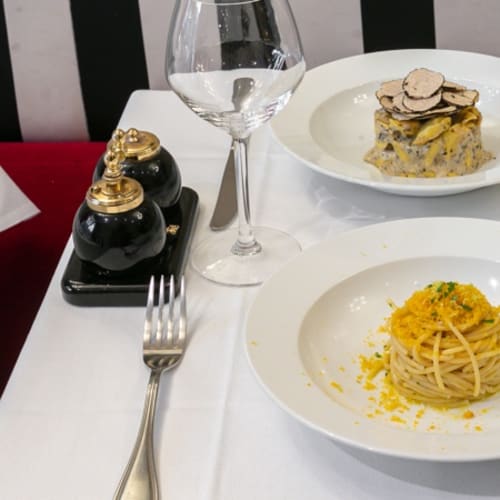 Au Club des Siciliens, Paris