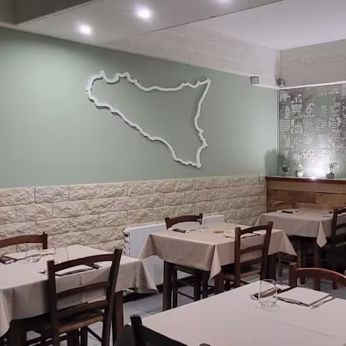 Un Tavolino sullo Stretto, Bergamo