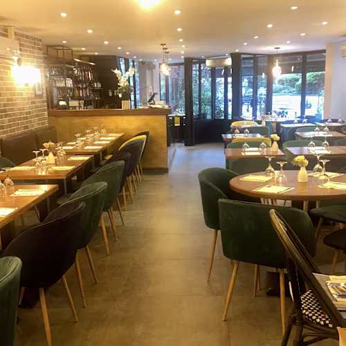 Chez Gloria, Courbevoie