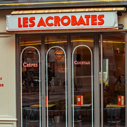 Les Acrobates, Paris