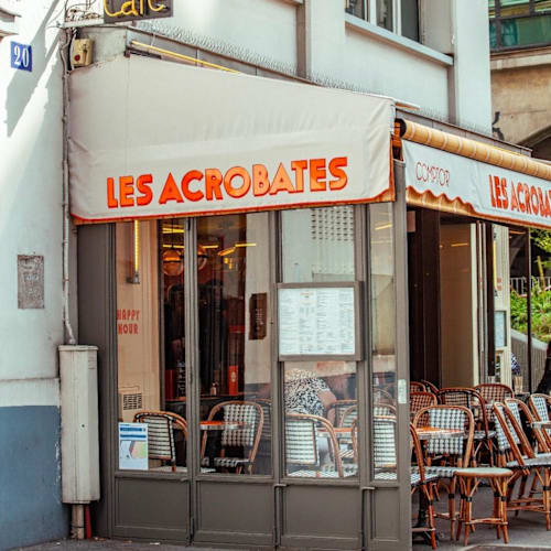 Les Acrobates, Paris