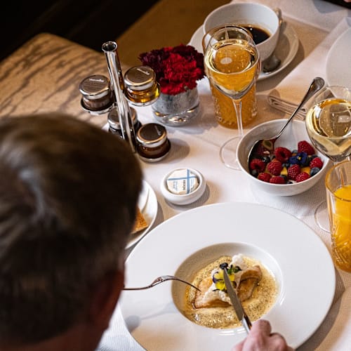 Le Brunch du Pavillon de la Reine, Paris