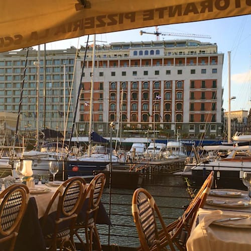 La Scialuppa, Napoli