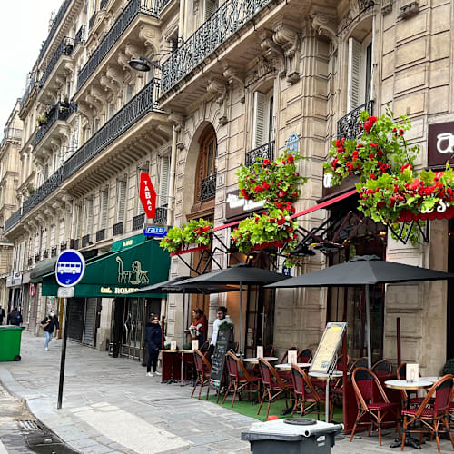 Le Saint-Amour, Paris