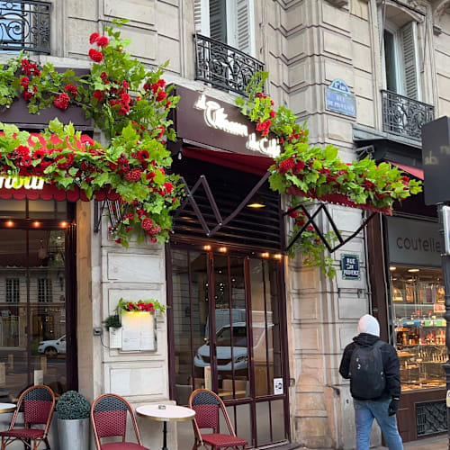 Le Saint-Amour, Paris