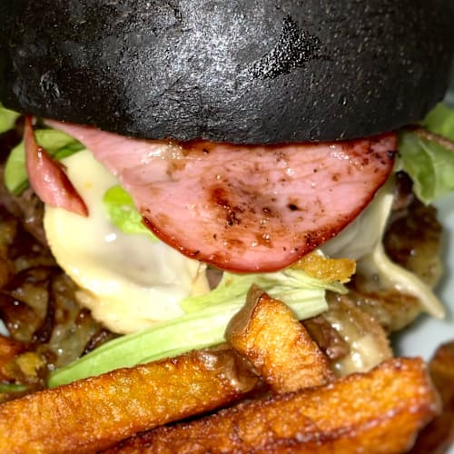 Le Saint-Amour, Paris