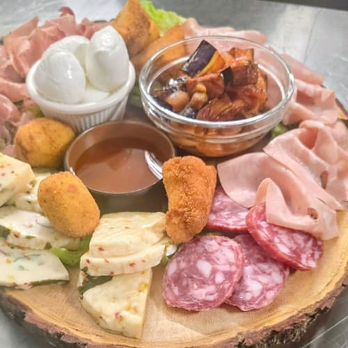 Mary's Wanted Saloon, Palermo