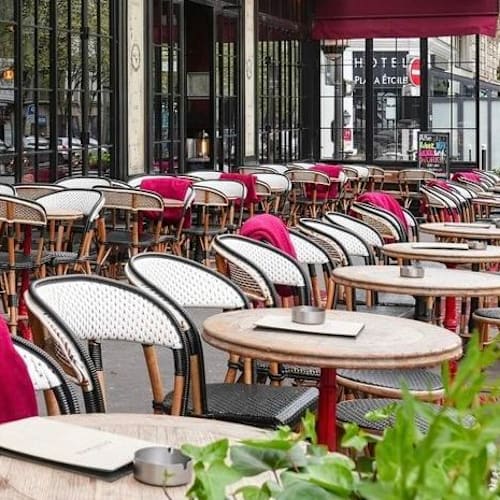Le Général, Paris