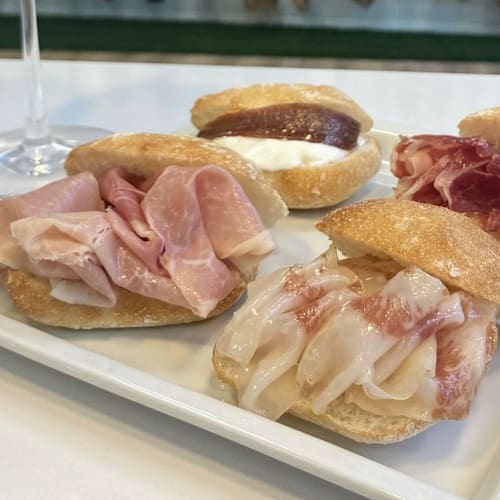 Jamon Y Mas, Milano