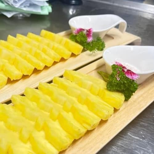 White Lotus, Lille