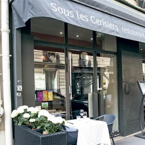 Sous les Cerisiers, Paris