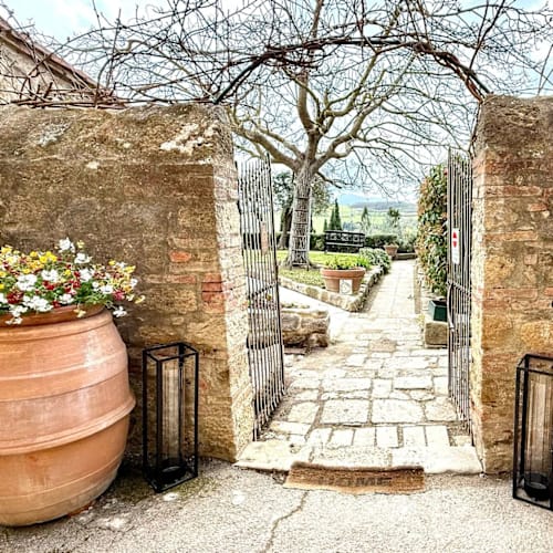 Deb’S Lounge, Monticchiello