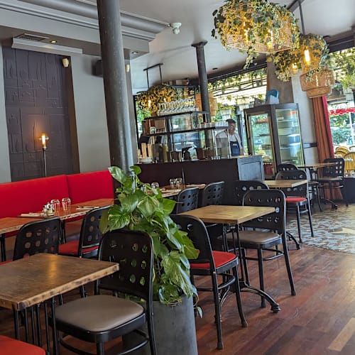 L'oustal, Paris
