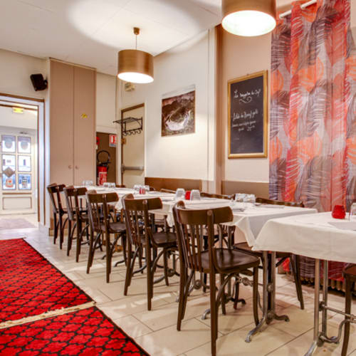 Mona, Neuilly-sur-Seine