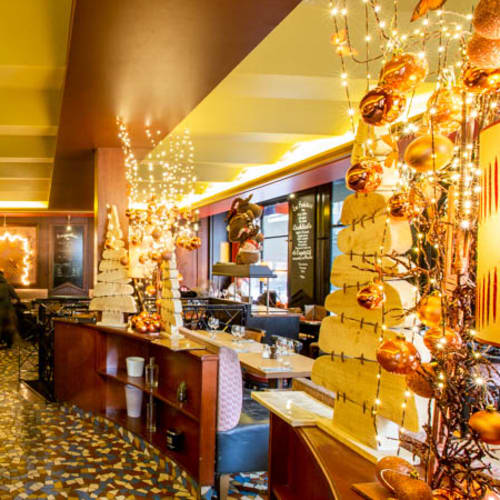 Le Drapeau, Paris