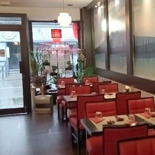 Tasty Asian, Lens