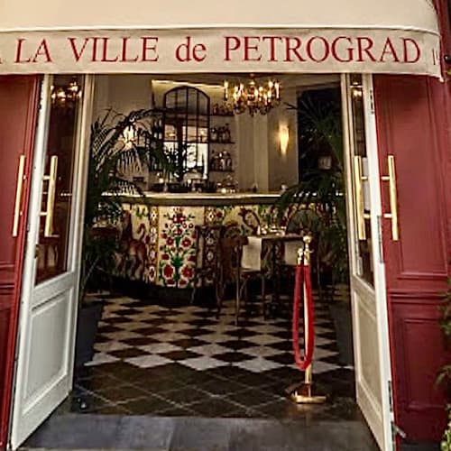 A la Ville de Petrograd, Paris