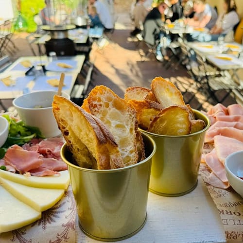 Secret_eatdrinkstay, Noto