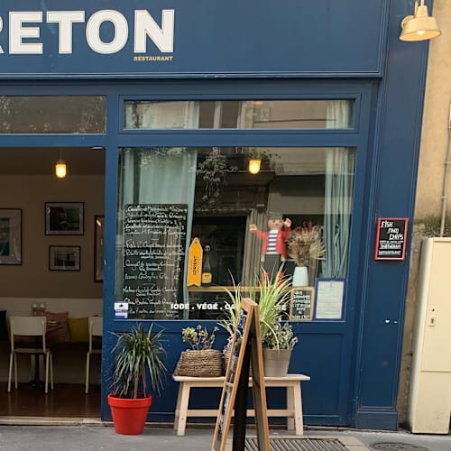 Breton, Paris