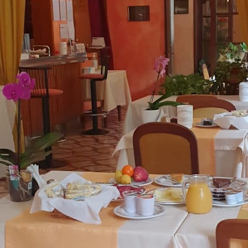 Ristorante Albergo Paradiso, Maccagno con Pino e Veddasca
