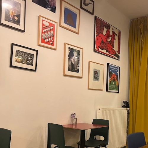 Kannibalen en Paradijsvogels, Amsterdam