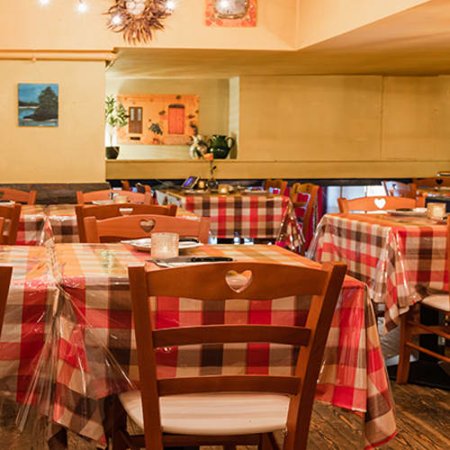 Taverna Ouzomezes, Den Haag