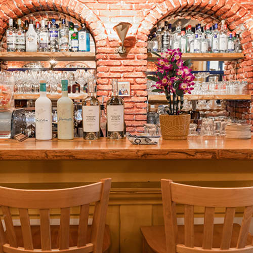 Taverna Ouzomezes, Den Haag