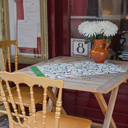 Taverna Ouzomezes, Den Haag